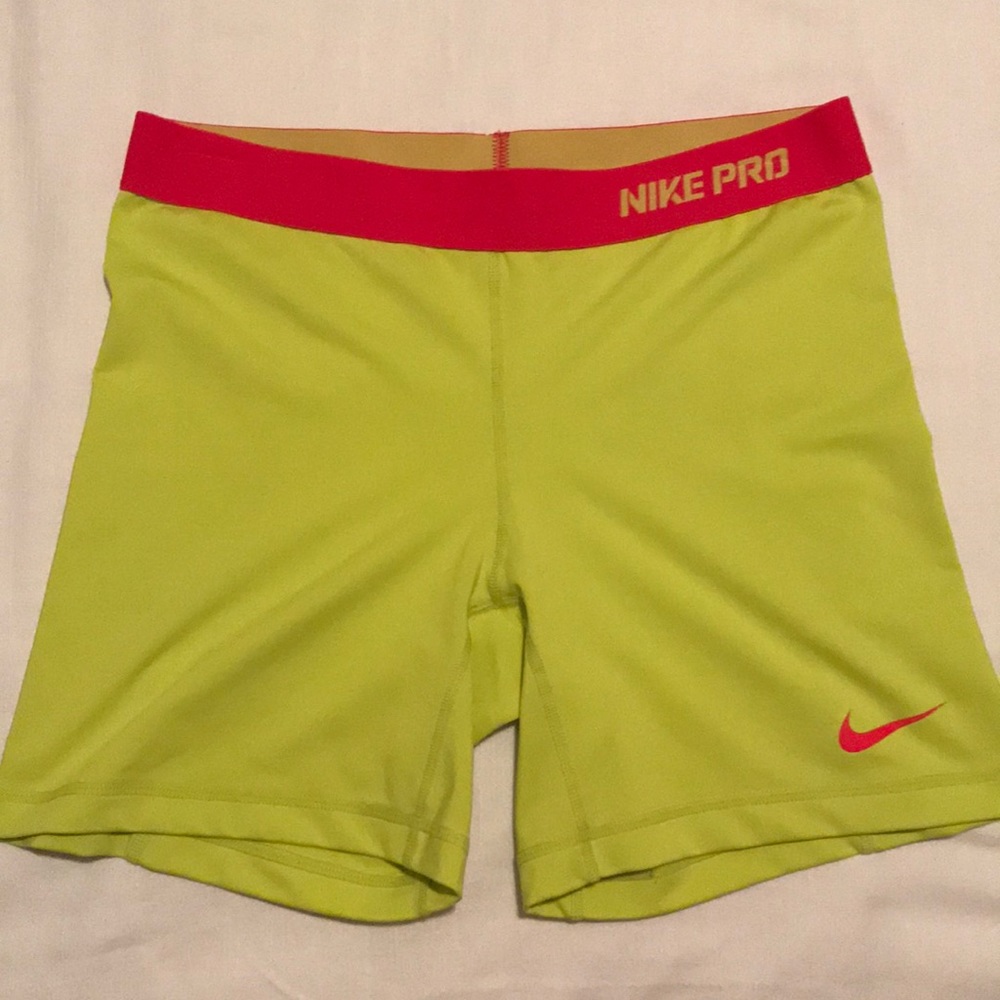 Nike Pro women’s spandex short